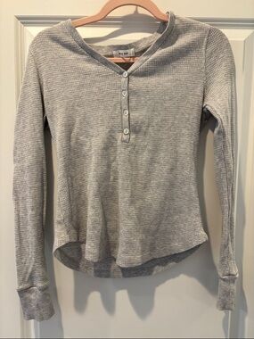 Mod Ref Light Gray Waffle Henley Top